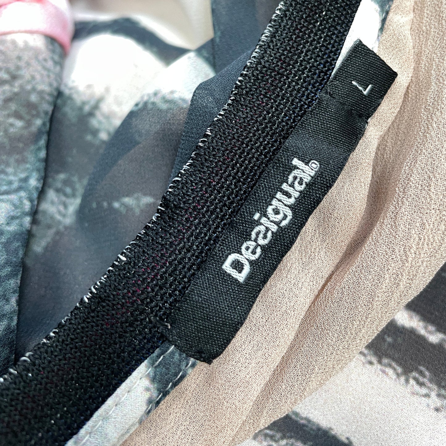 Дамски топ DESIGUAL