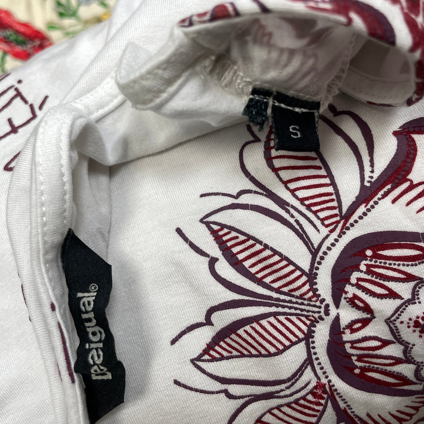 Дамски топ DESIGUAL