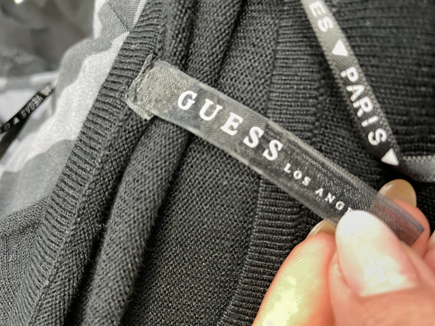 Дамски пуловер GUESS